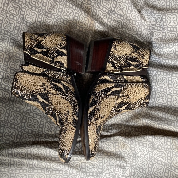 Sam Edelman ankle boots. Size 8.5. Moderate wear. Scuffs as shown. - Picture 2 of 8